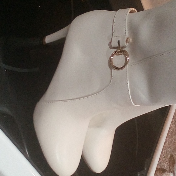 BANDALINO Off White Bodella dress boots. Sz 8M - Picture 6 of 8
